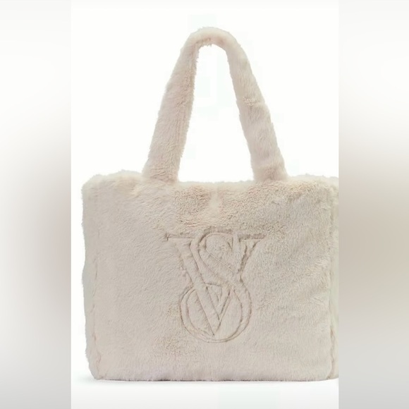 VICTORIA SECRET FAUX FUR TOTE,COZY FLEECE BLANKET,T-JAMA  WITH PINK STRIPE - Picture 4 of 12